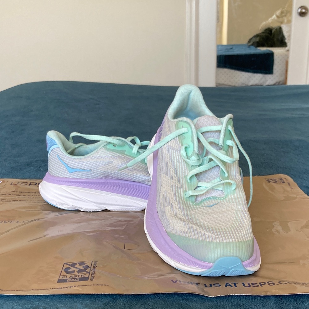 Hoka One One youth Clifton 9 Mint and Lavender Athletic Shoes in youth size 6MD